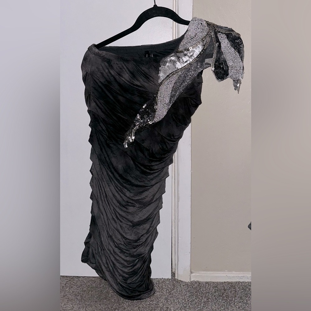 Marciano beautiful beaded half shoulder dress
